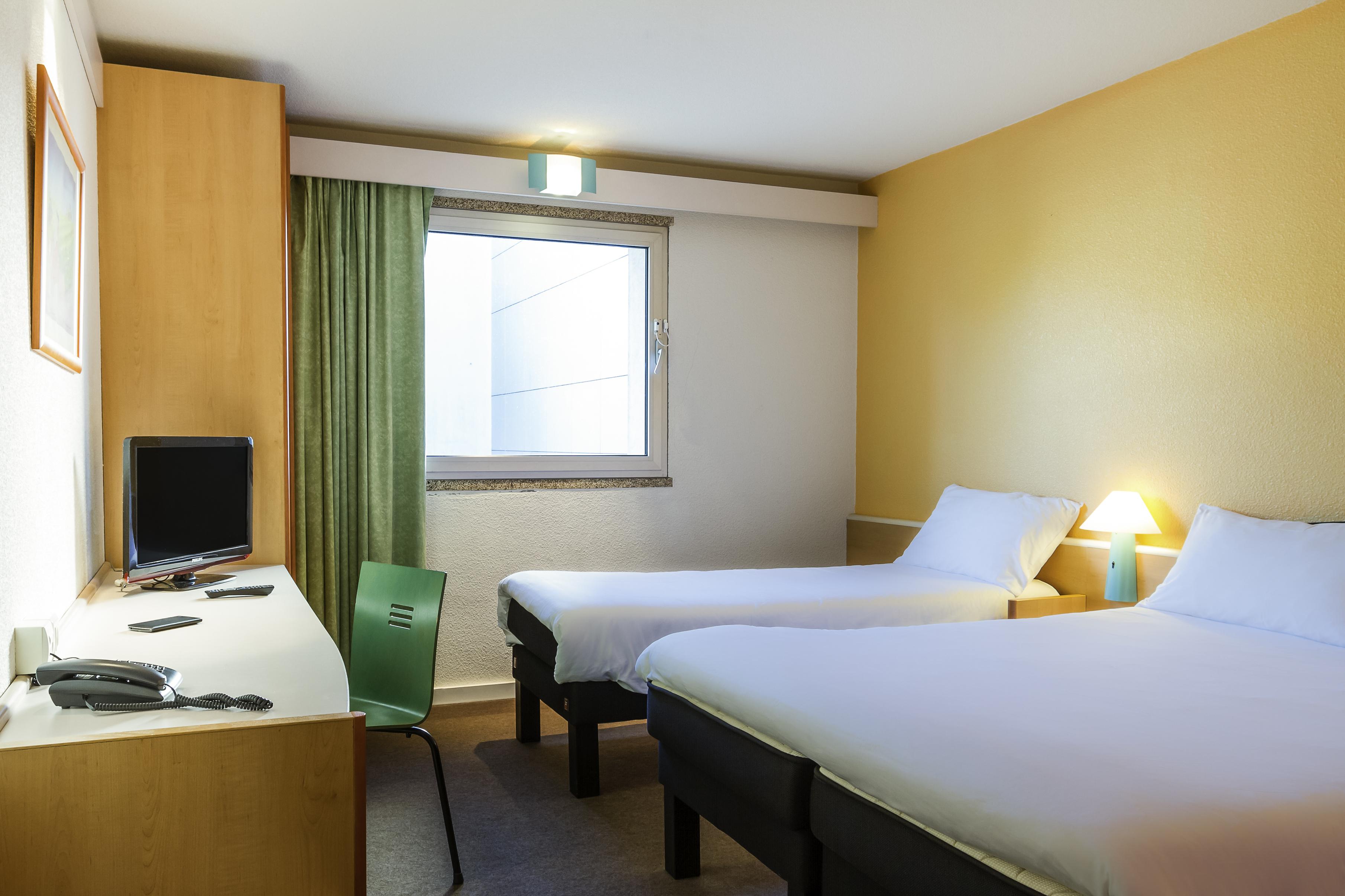 Hotel Ibis Porto Sao Joao Bagian luar foto